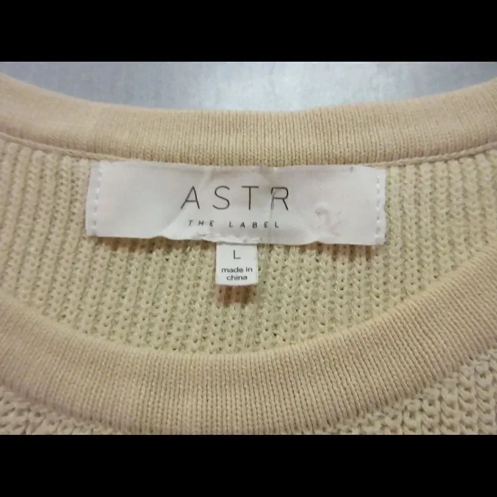 ASTR the label sleeveless sweater cream sz large